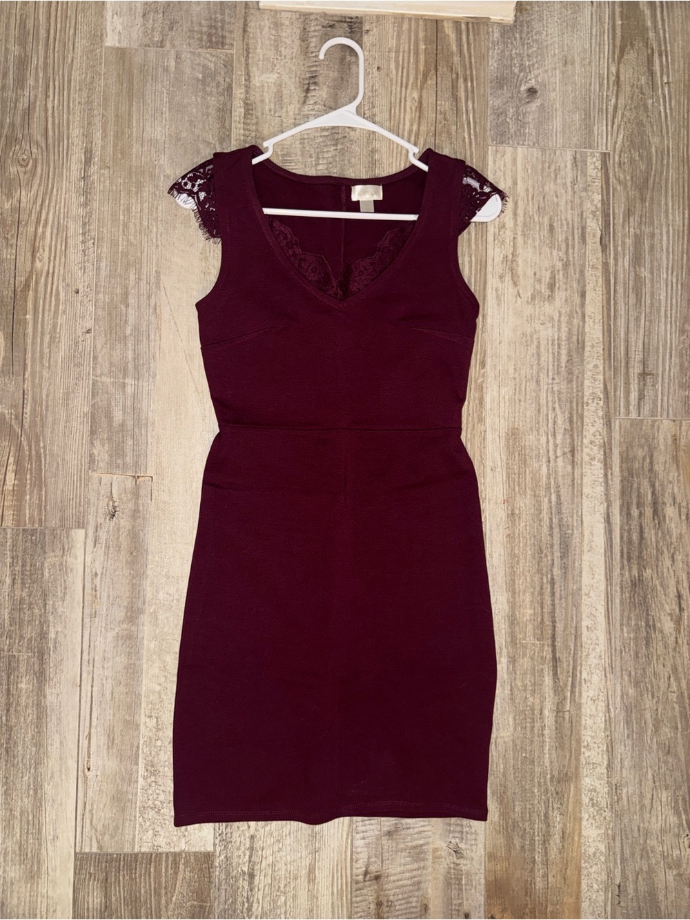 Decree Lace-Trim Bodycon Dress in Burgundy